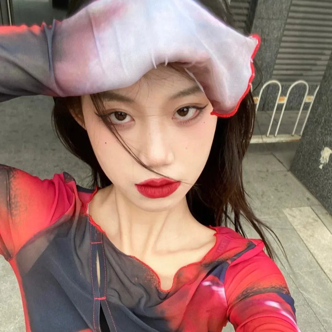 碧窗艳影